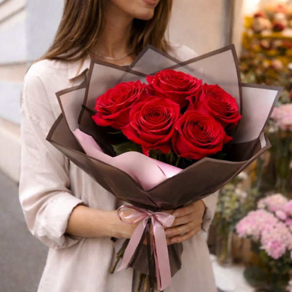 Букет из 5 красных роз 50 см