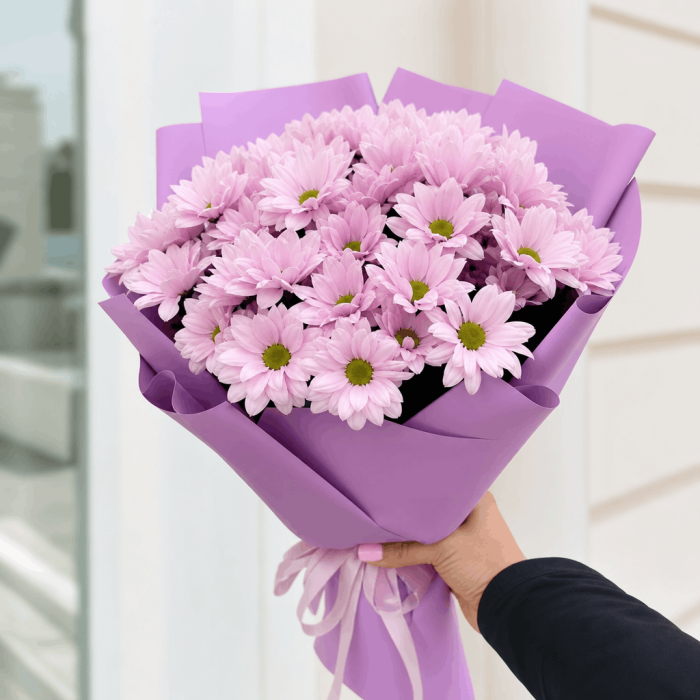 7 розовых хризантем