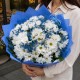 9 кустовых хризантем с синей гипсофилой