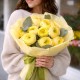Букет 11 желтых ранункулюсов