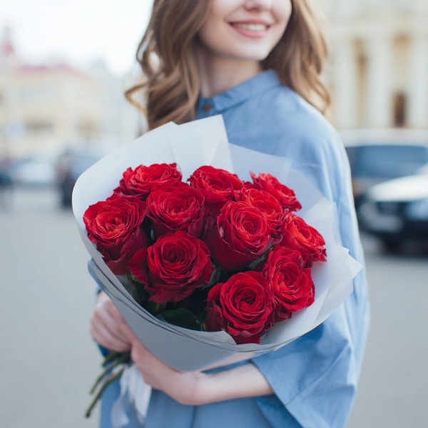 11 красных роз 50 см