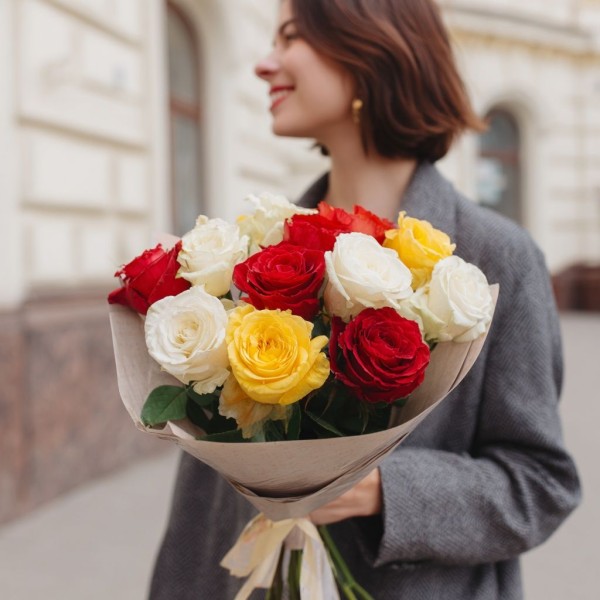 11 роз микс 50 см