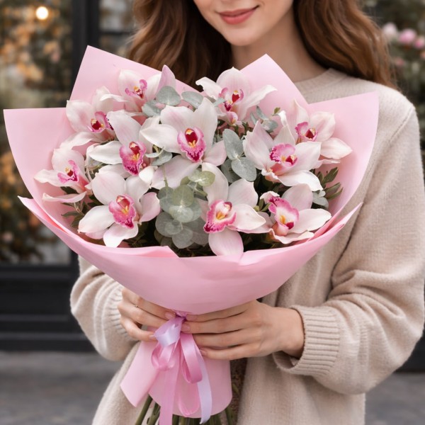 11 розовых орхидей
