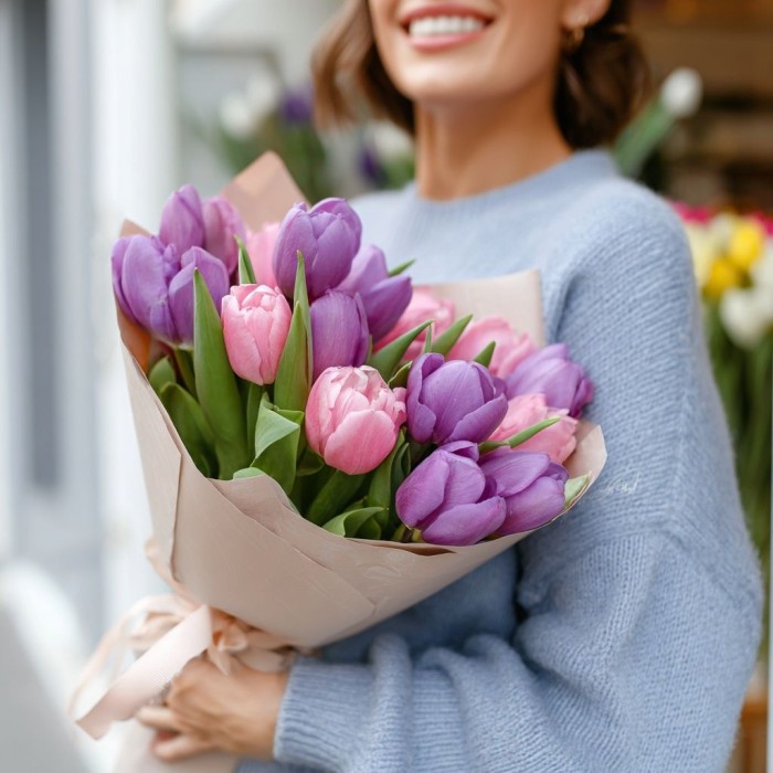 Букет 15 фиолетово-розовых тюльпанов