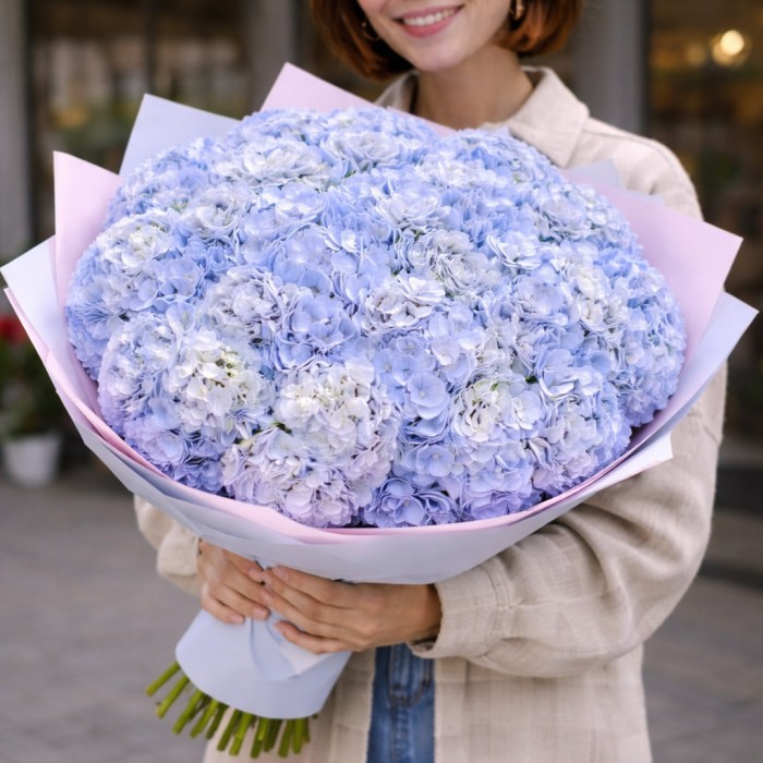 Букет 15 голубых гортензий