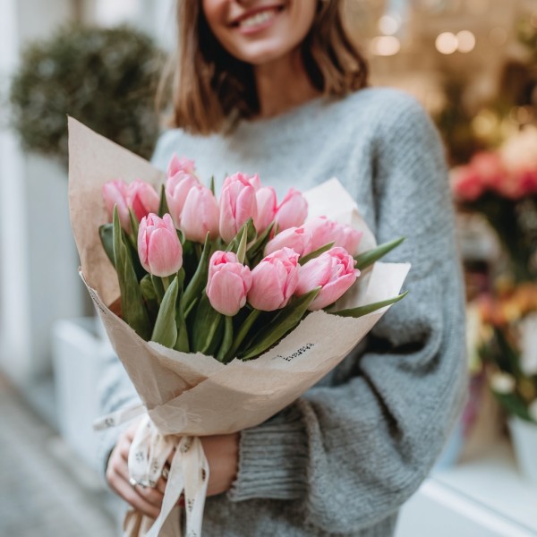 15 розовых тюльпанов