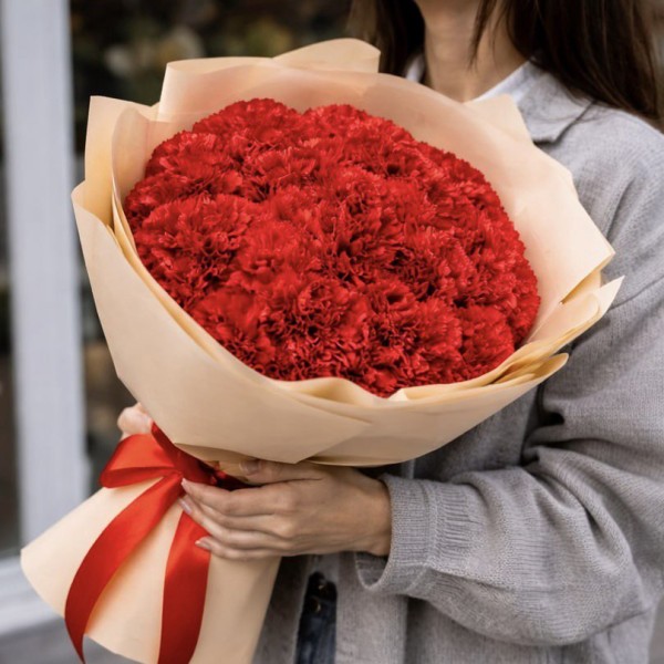 25 красных гвоздик