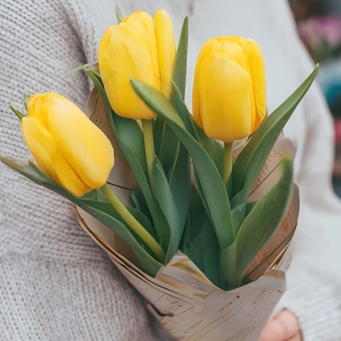 Букет 3 желтых тюльпана