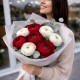 Букет 9 красно-белых ранункулюсов