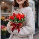 9 красных тюльпанов в корзине