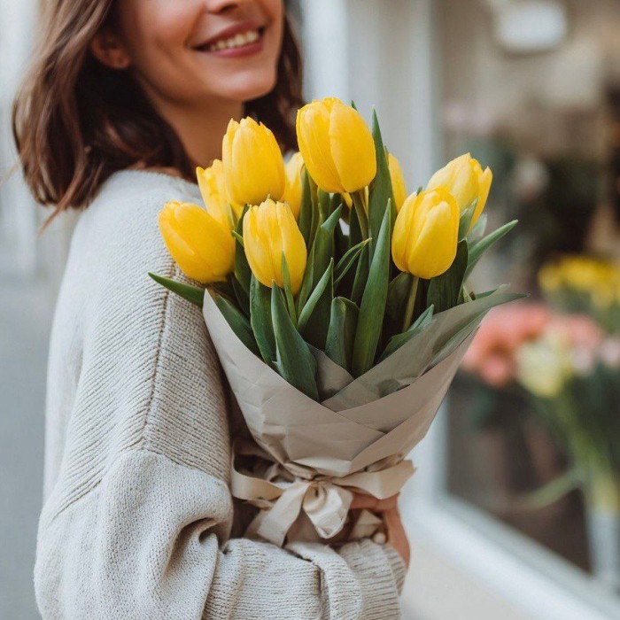 Букет 9 желтых тюльпанов