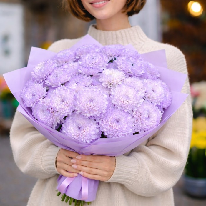Букет 11 лавандовых кустовых хризантем