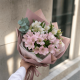 11 розовых и белых альстромерий