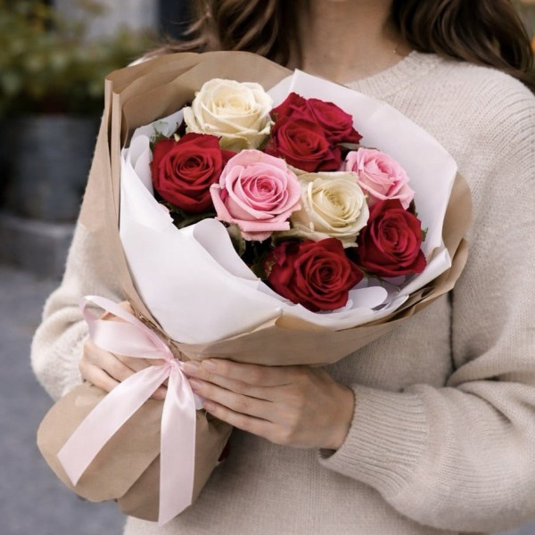 9 разноцветных роз 40 см